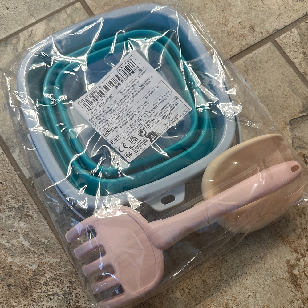 Collapsible Sand Bucket with Shovel and Rake